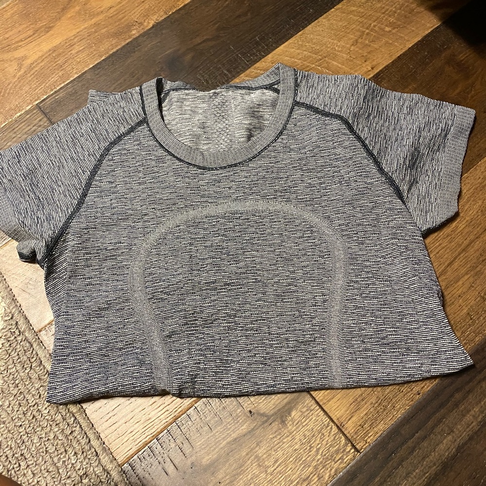 Lululemon Swiftly tech shirt size 8